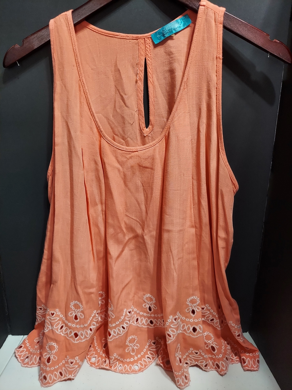 Buttons Ladie's Peach Embroidered Sleeveless Top